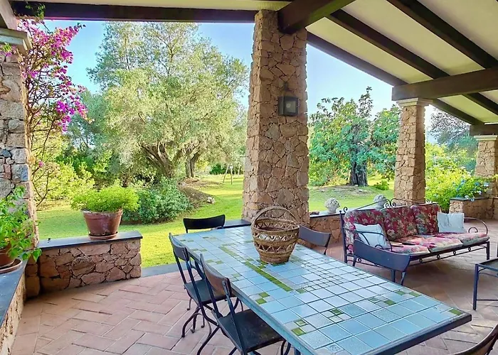 Vila Charming Near With Private Garden Pula