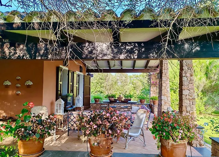 Charming Near With Private Garden Vila