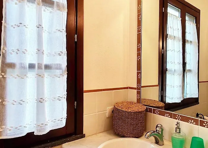 Vila Charming Near With Private Garden *