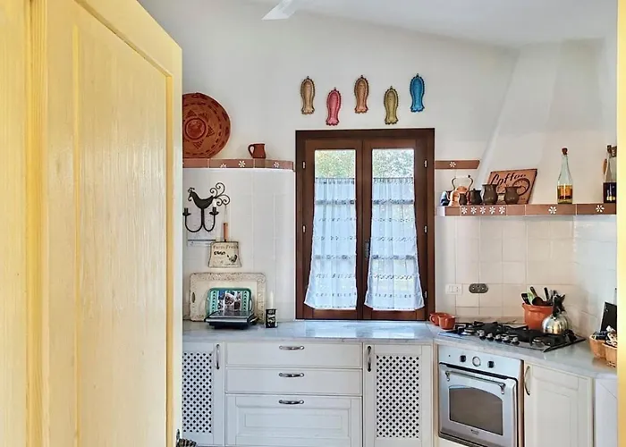 Vila Charming Near With Private Garden *