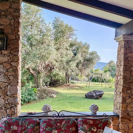 Charming Near With Private Garden